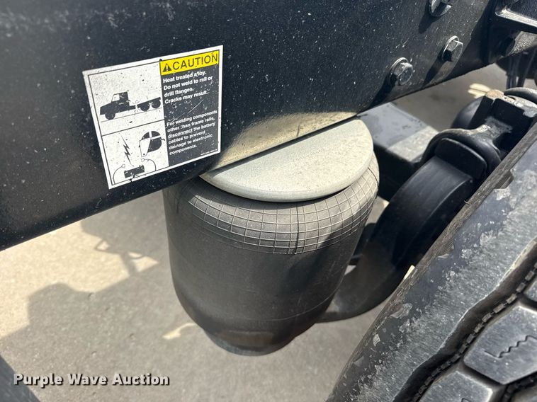 image for item DS3792 2020 Peterbilt 389 semi truck