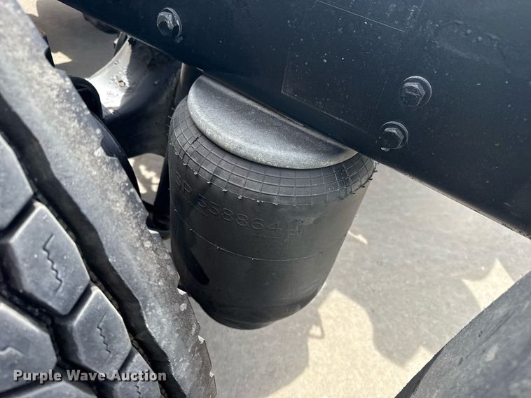 image for item DS3792 2020 Peterbilt 389 semi truck