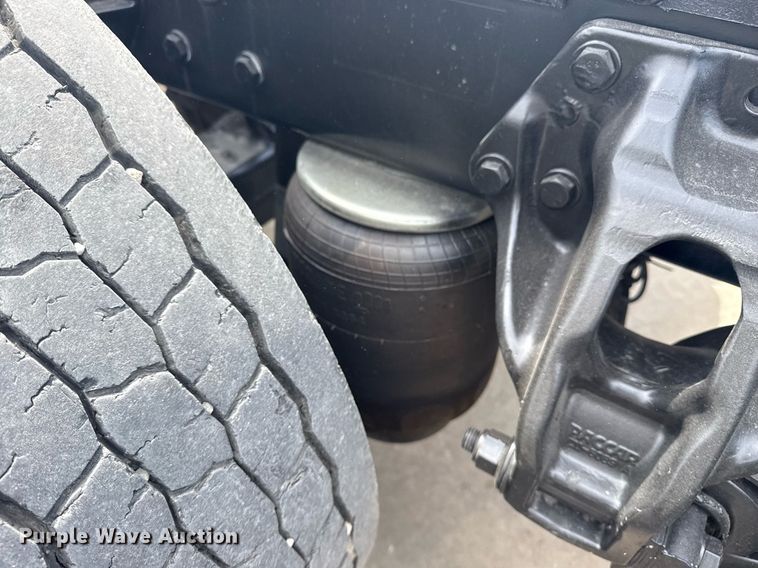 image for item DS3792 2020 Peterbilt 389 semi truck