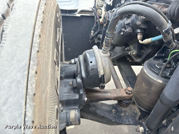 image for item DS3792 2020 Peterbilt 389 semi truck