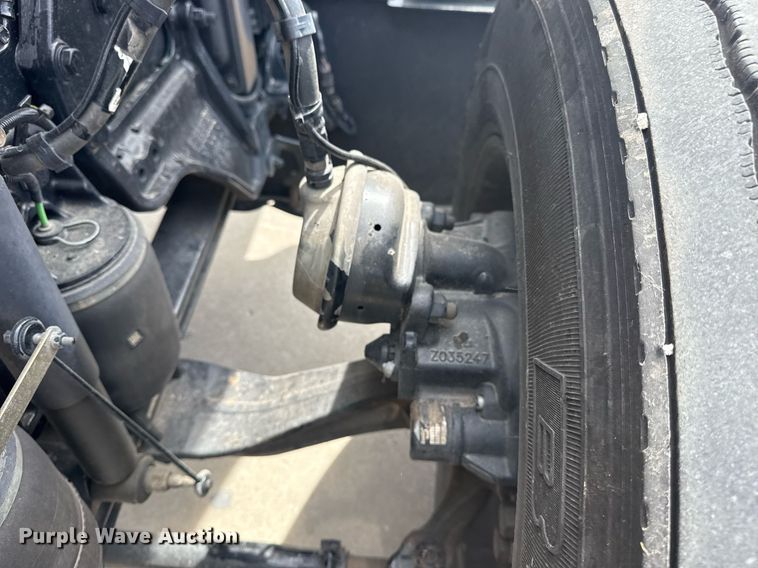 image for item DS3792 2020 Peterbilt 389 semi truck