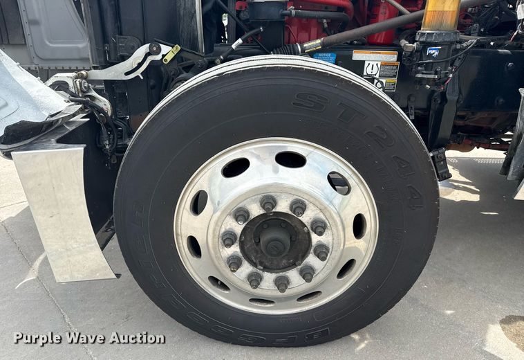 image for item DS3792 2020 Peterbilt 389 semi truck