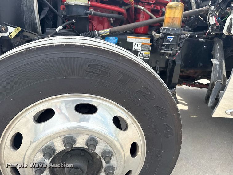 image for item DS3792 2020 Peterbilt 389 semi truck