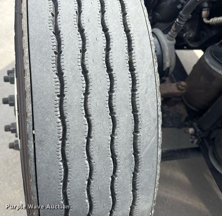 image for item DS3792 2020 Peterbilt 389 semi truck