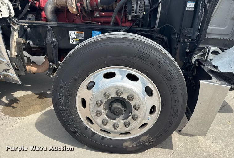 image for item DS3792 2020 Peterbilt 389 semi truck