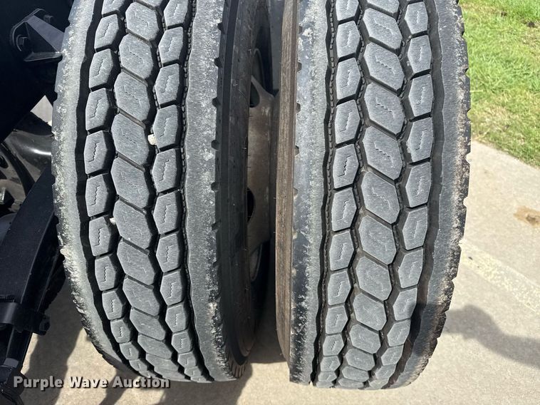 image for item DS3792 2020 Peterbilt 389 semi truck