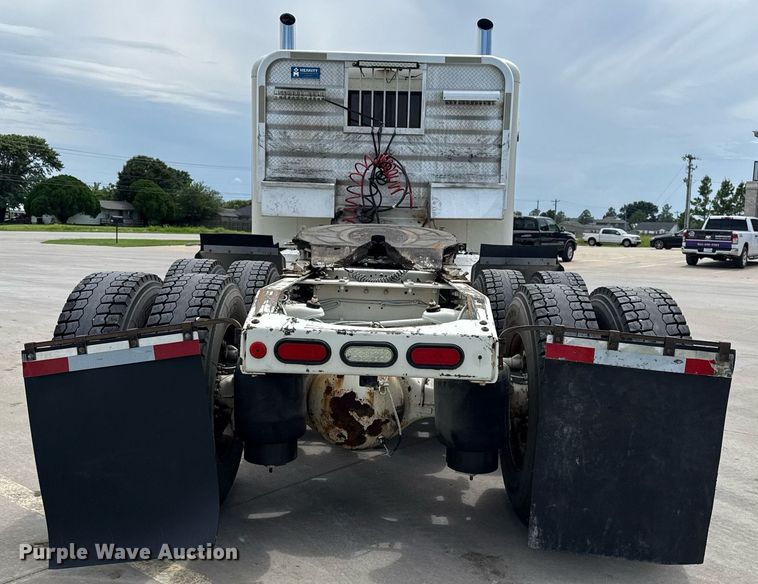image for item DS3793 2018 Peterbilt 389 semi truck