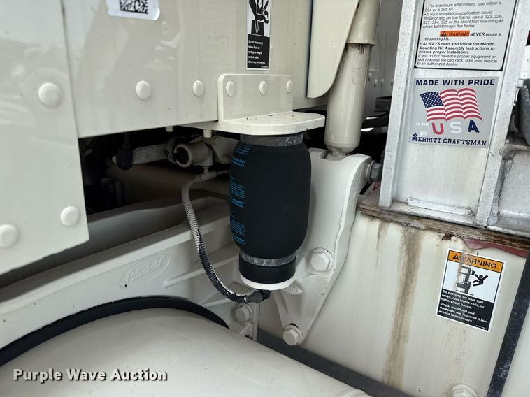 image for item DS3793 2018 Peterbilt 389 semi truck