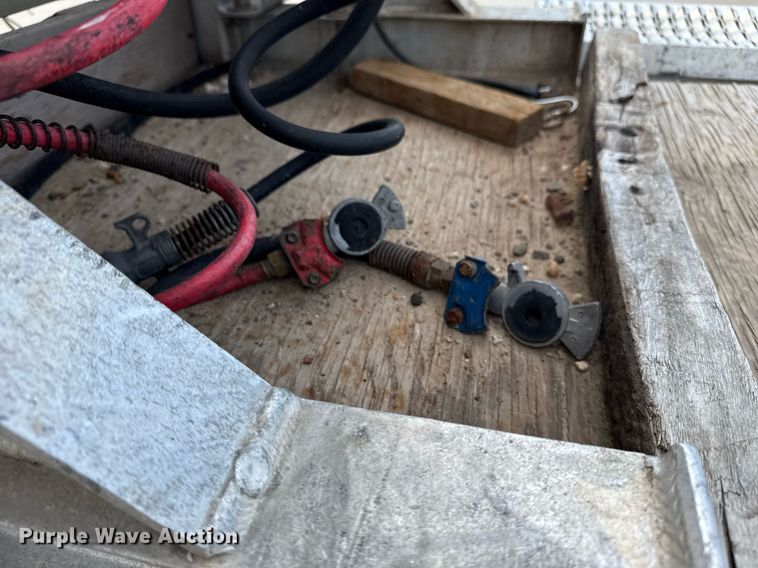 image for item DS3793 2018 Peterbilt 389 semi truck