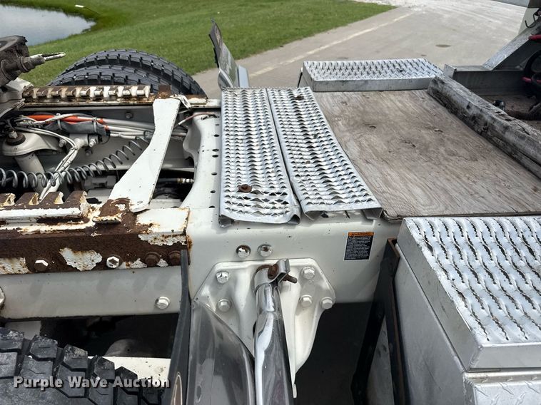 image for item DS3793 2018 Peterbilt 389 semi truck