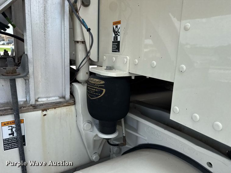 image for item DS3793 2018 Peterbilt 389 semi truck