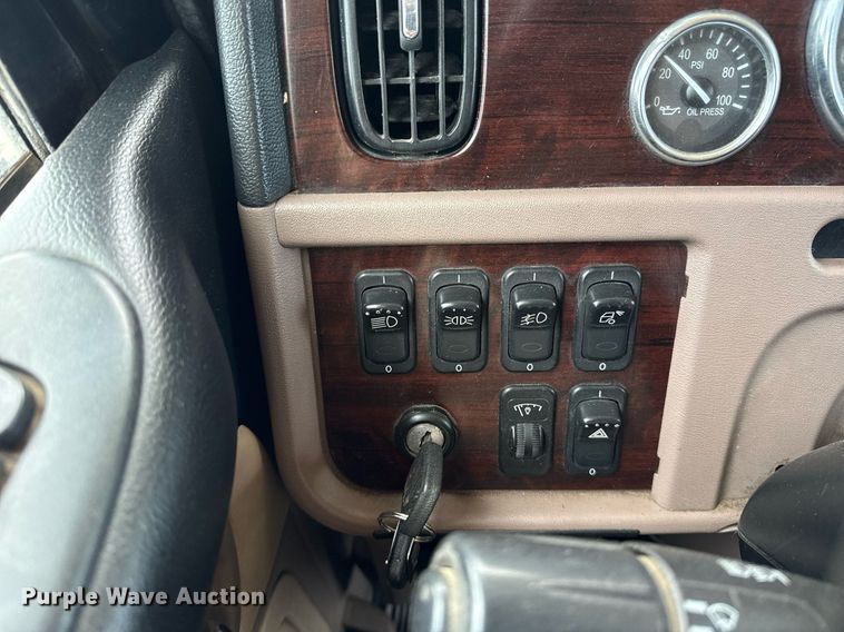 image for item DS3793 2018 Peterbilt 389 semi truck