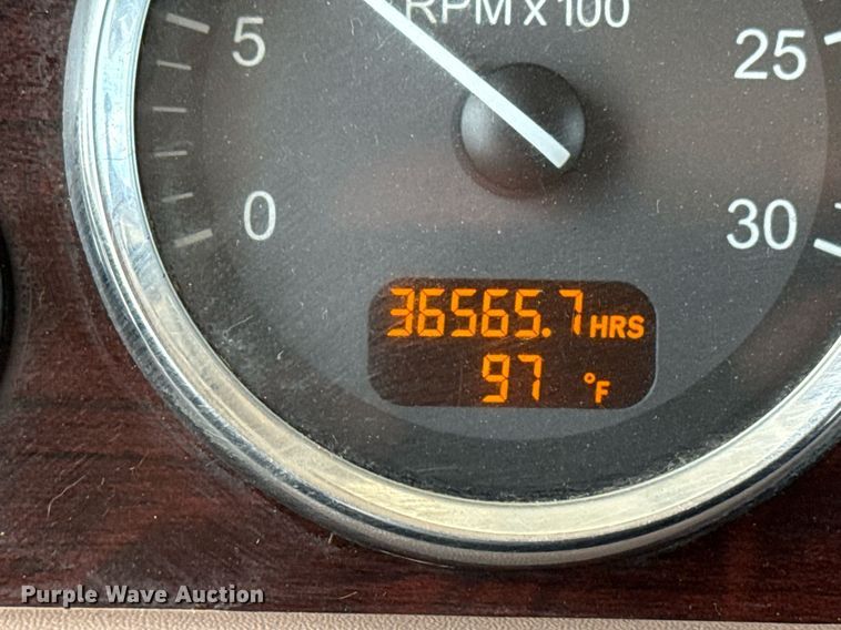 image for item DS3793 2018 Peterbilt 389 semi truck