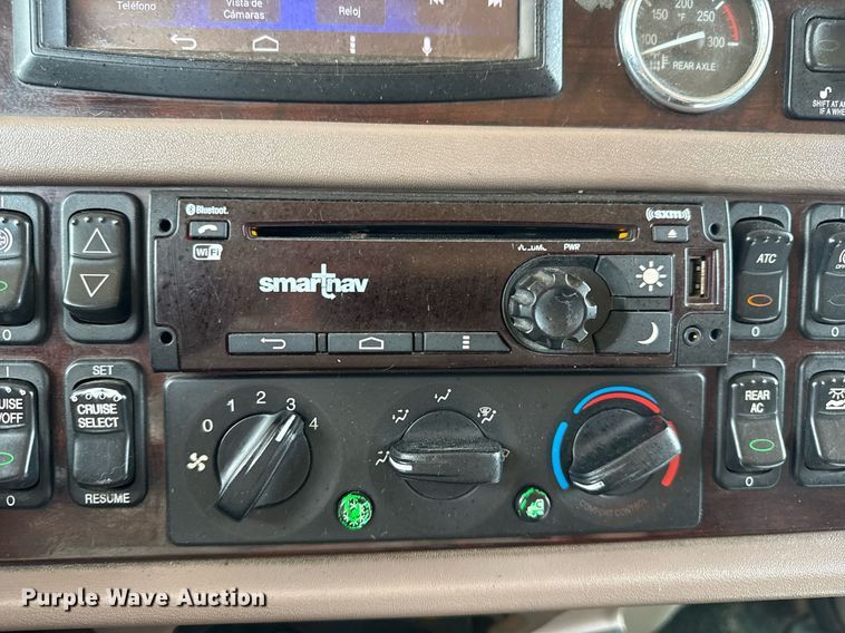 image for item DS3793 2018 Peterbilt 389 semi truck