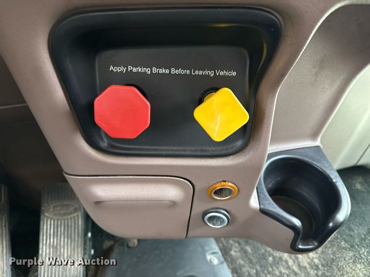 image for item DS3793 2018 Peterbilt 389 semi truck