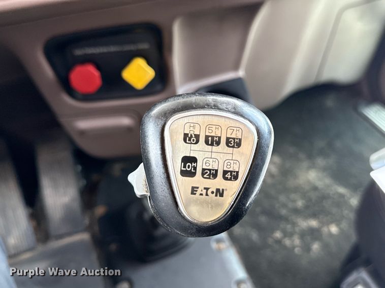 image for item DS3793 2018 Peterbilt 389 semi truck