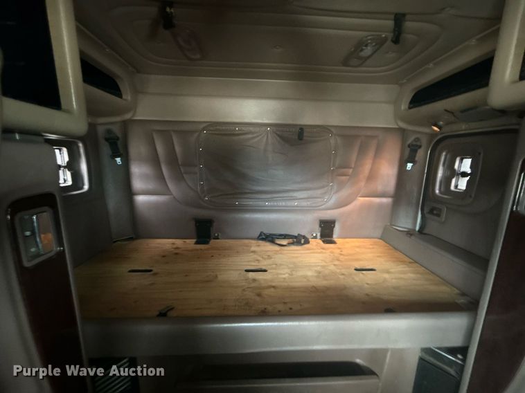 image for item DS3793 2018 Peterbilt 389 semi truck