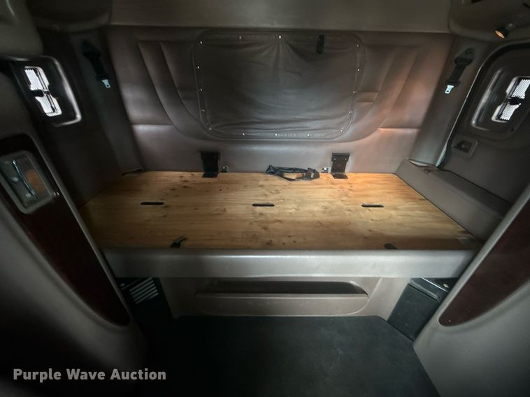 image for item DS3793 2018 Peterbilt 389 semi truck