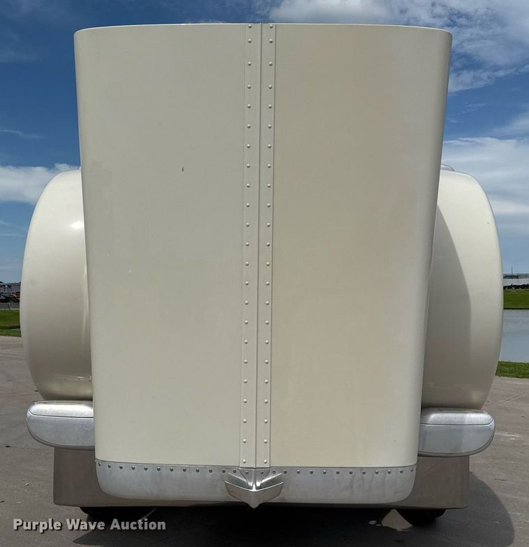 image for item DS3793 2018 Peterbilt 389 semi truck