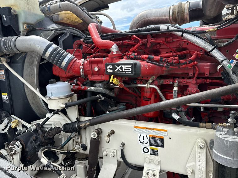 image for item DS3793 2018 Peterbilt 389 semi truck