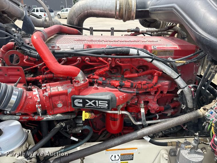 image for item DS3793 2018 Peterbilt 389 semi truck