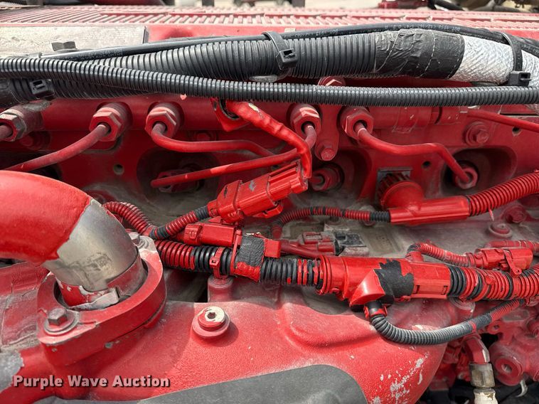 image for item DS3793 2018 Peterbilt 389 semi truck