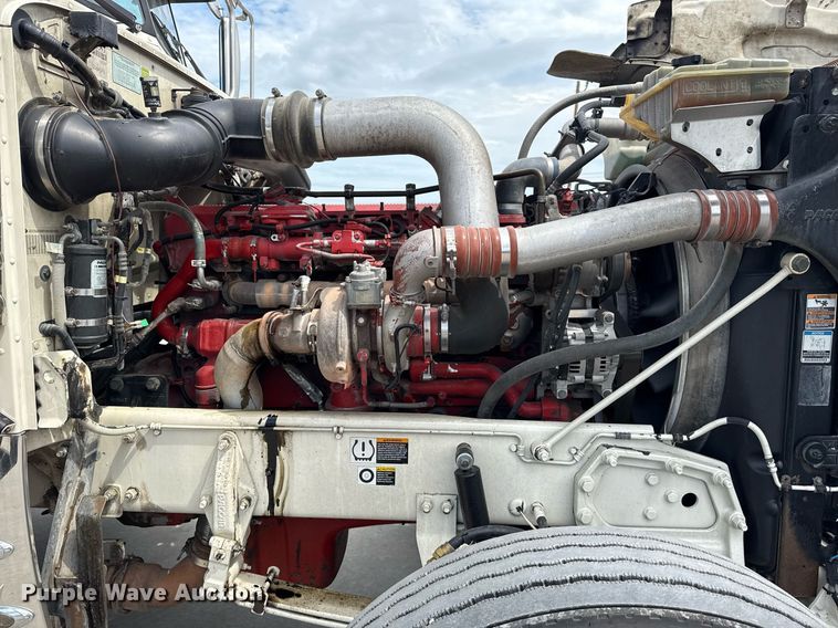 image for item DS3793 2018 Peterbilt 389 semi truck