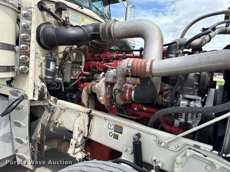 image for item DS3793 2018 Peterbilt 389 semi truck