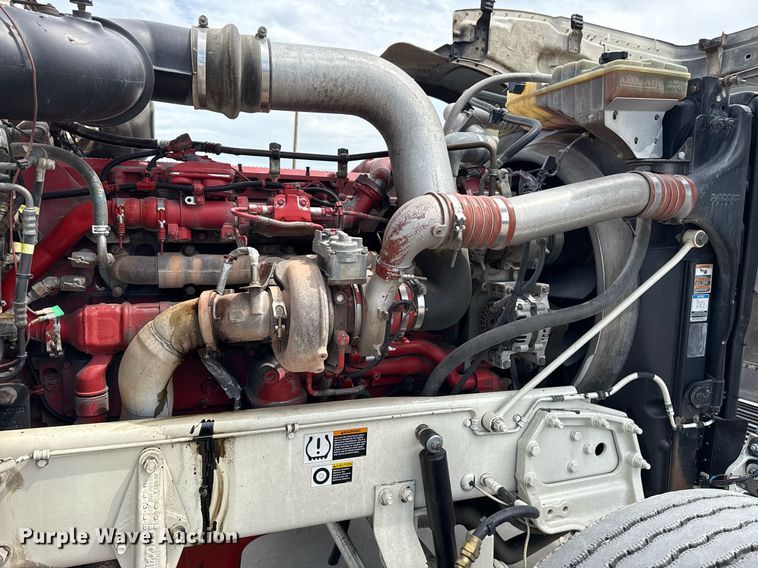 image for item DS3793 2018 Peterbilt 389 semi truck