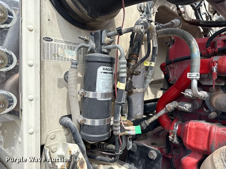 image for item DS3793 2018 Peterbilt 389 semi truck