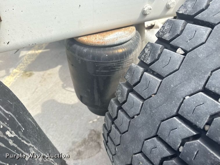 image for item DS3793 2018 Peterbilt 389 semi truck