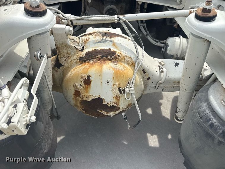 image for item DS3793 2018 Peterbilt 389 semi truck