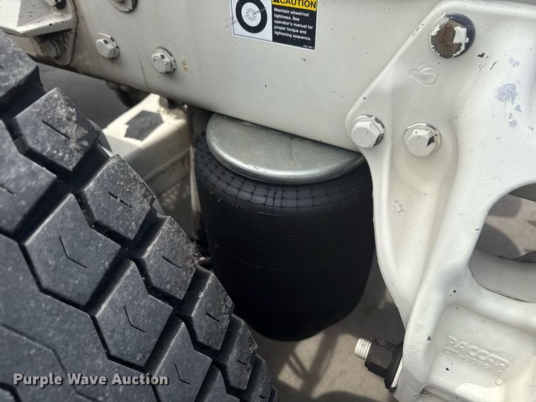 image for item DS3793 2018 Peterbilt 389 semi truck