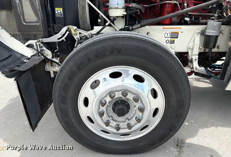 image for item DS3793 2018 Peterbilt 389 semi truck