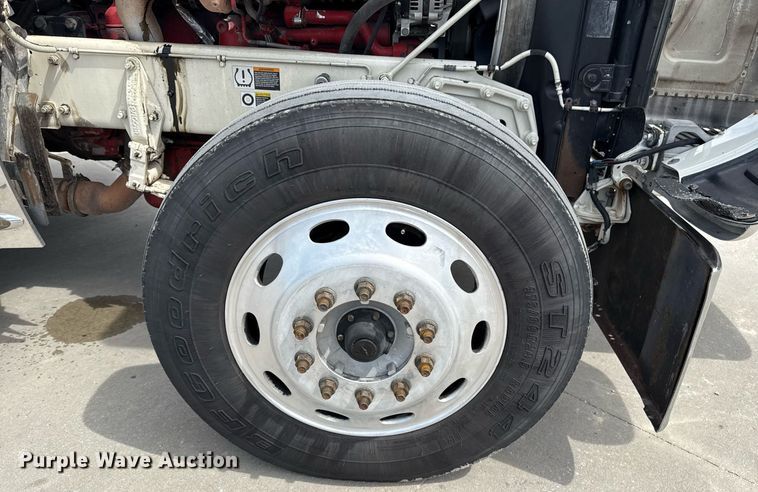 image for item DS3793 2018 Peterbilt 389 semi truck