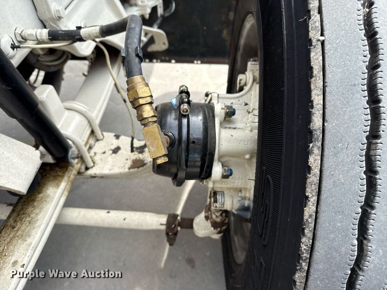 image for item DS3793 2018 Peterbilt 389 semi truck