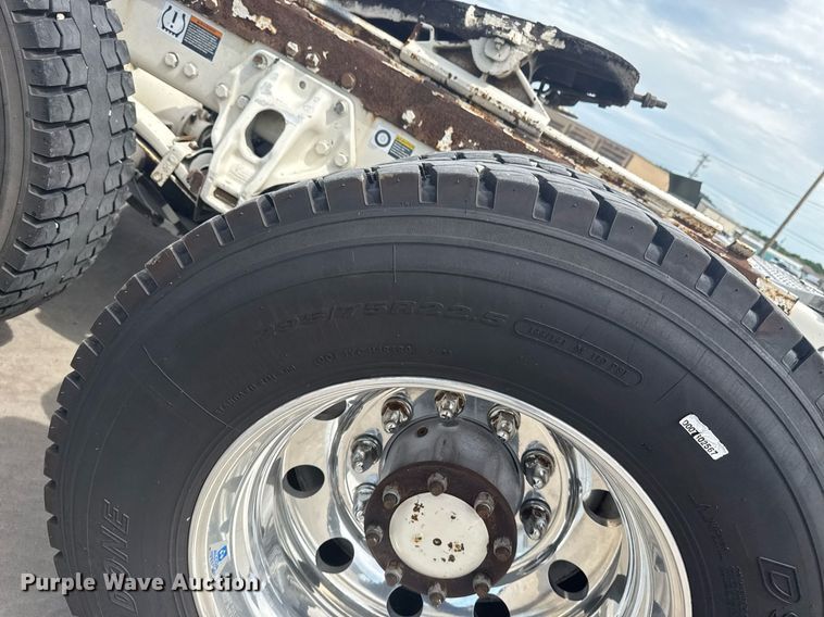 image for item DS3793 2018 Peterbilt 389 semi truck