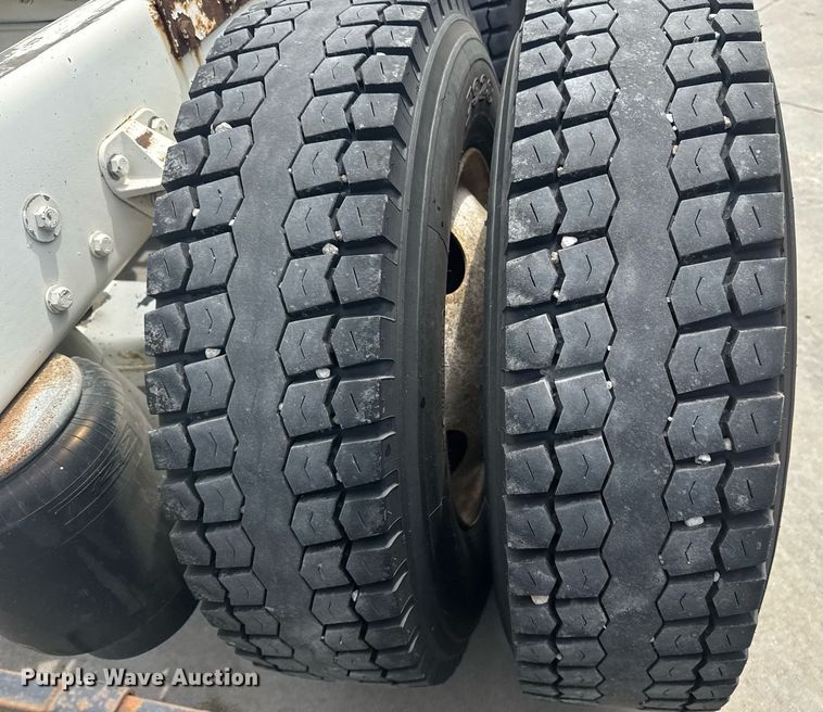 image for item DS3793 2018 Peterbilt 389 semi truck