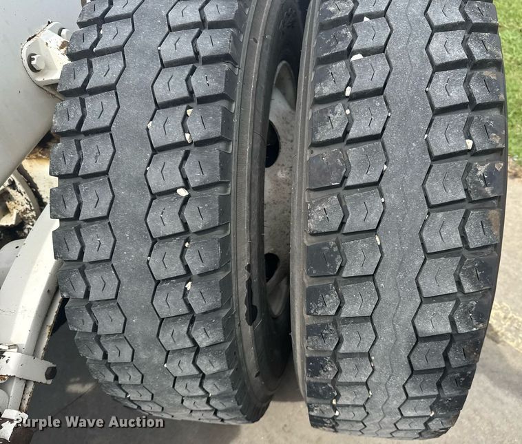 image for item DS3793 2018 Peterbilt 389 semi truck