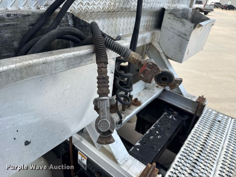 image for item DS3794 2019 Peterbilt 389 semi truck