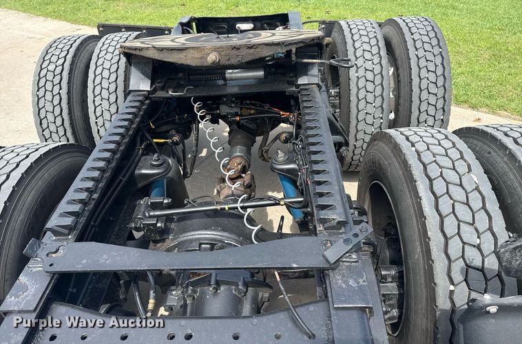 image for item DS3794 2019 Peterbilt 389 semi truck