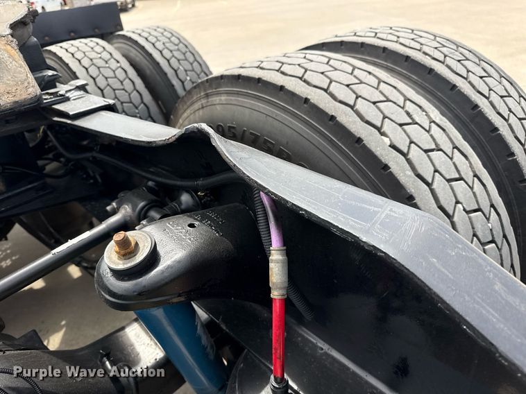 image for item DS3794 2019 Peterbilt 389 semi truck