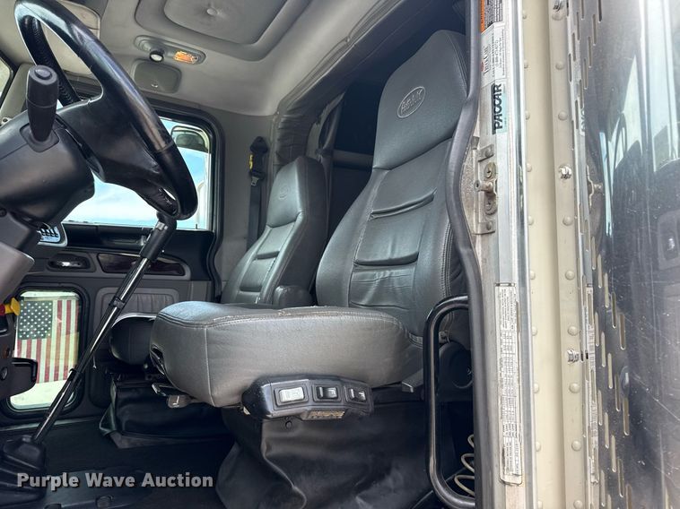 image for item DS3794 2019 Peterbilt 389 semi truck