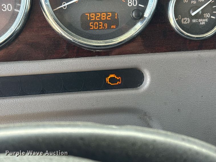 image for item DS3794 2019 Peterbilt 389 semi truck