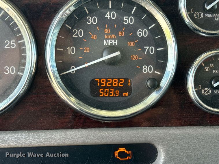 image for item DS3794 2019 Peterbilt 389 semi truck