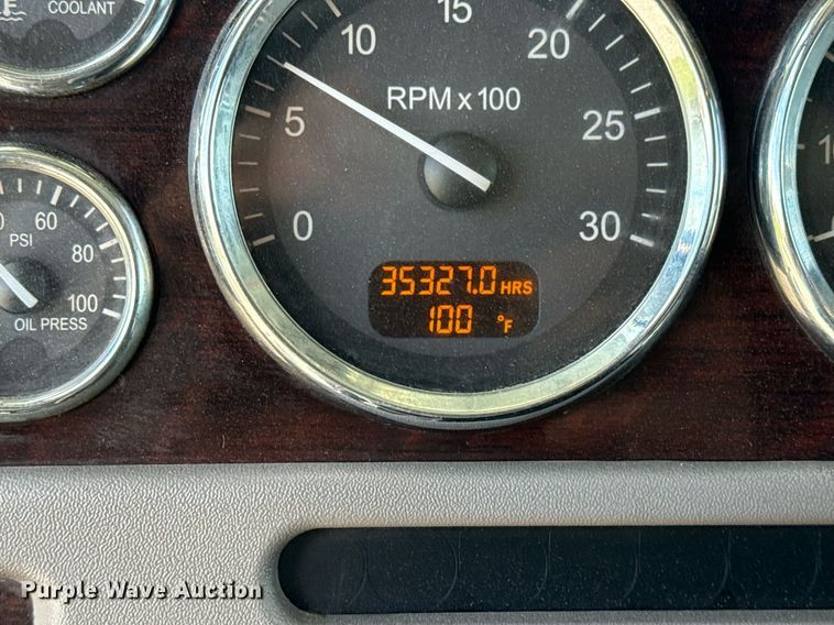 image for item DS3794 2019 Peterbilt 389 semi truck