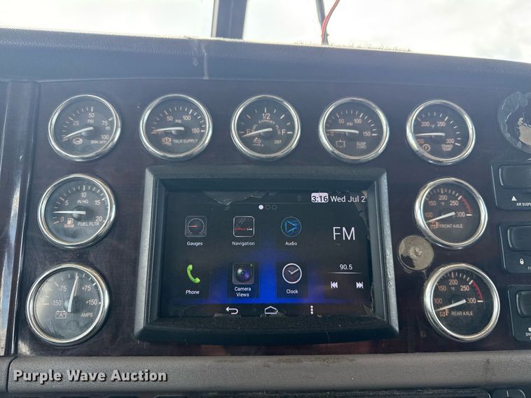 image for item DS3794 2019 Peterbilt 389 semi truck