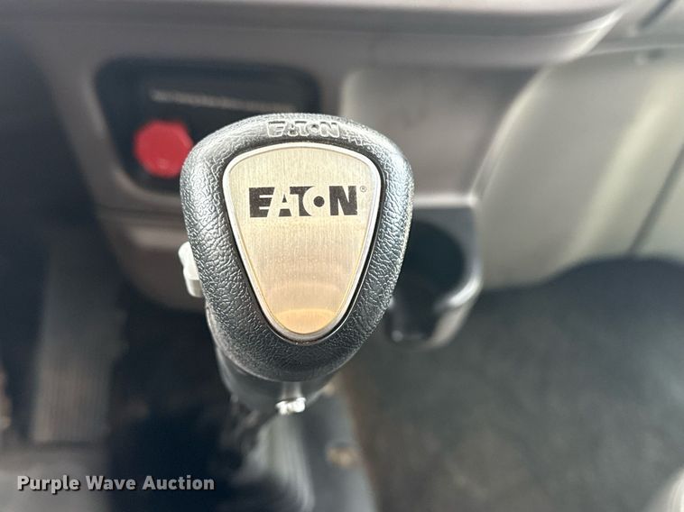 image for item DS3794 2019 Peterbilt 389 semi truck