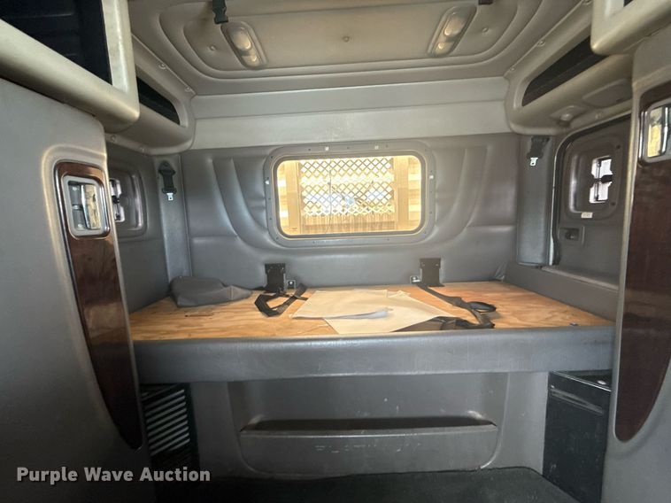 image for item DS3794 2019 Peterbilt 389 semi truck