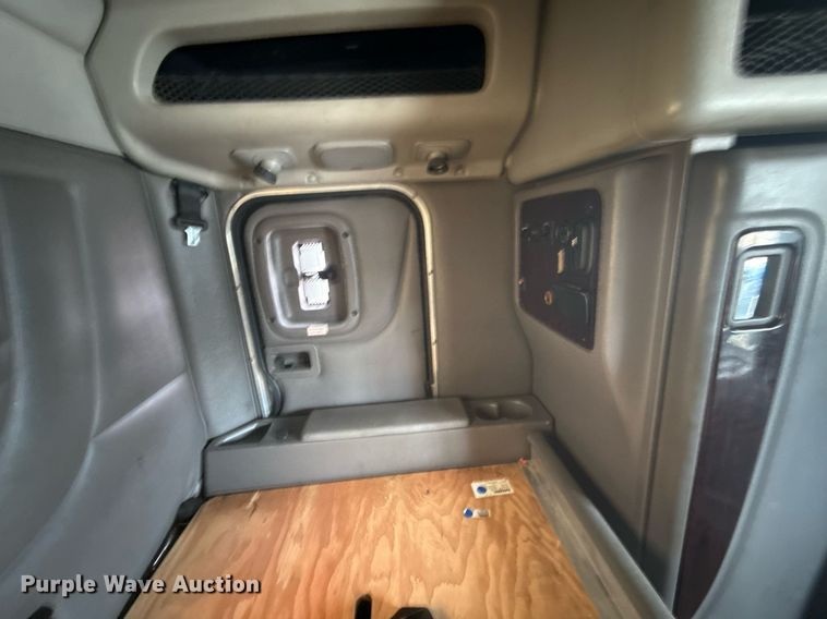 image for item DS3794 2019 Peterbilt 389 semi truck